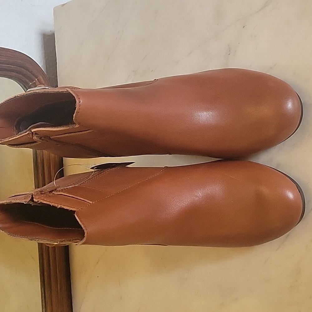 LIZ CLAIBORNE Caramel Leather Zip Ankle Booties 9M NWT - Picture 12 of 12